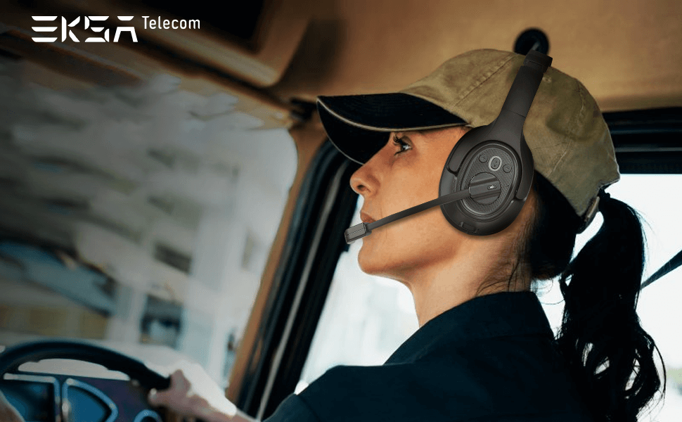 Why Truckers Prefer Trucker Headsets Over Wireless Earbuds